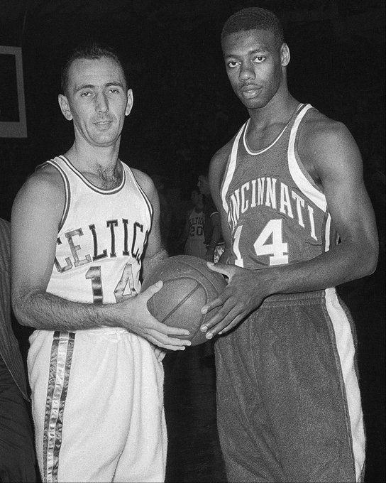 两位篮球巨 两位篮球巨