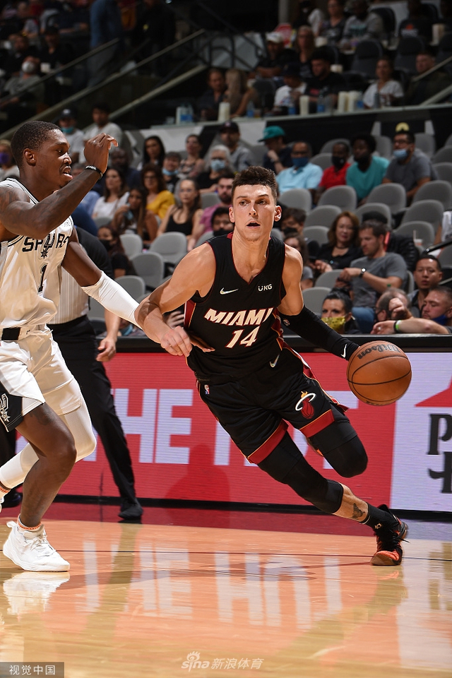 现出她在体 现出她在体